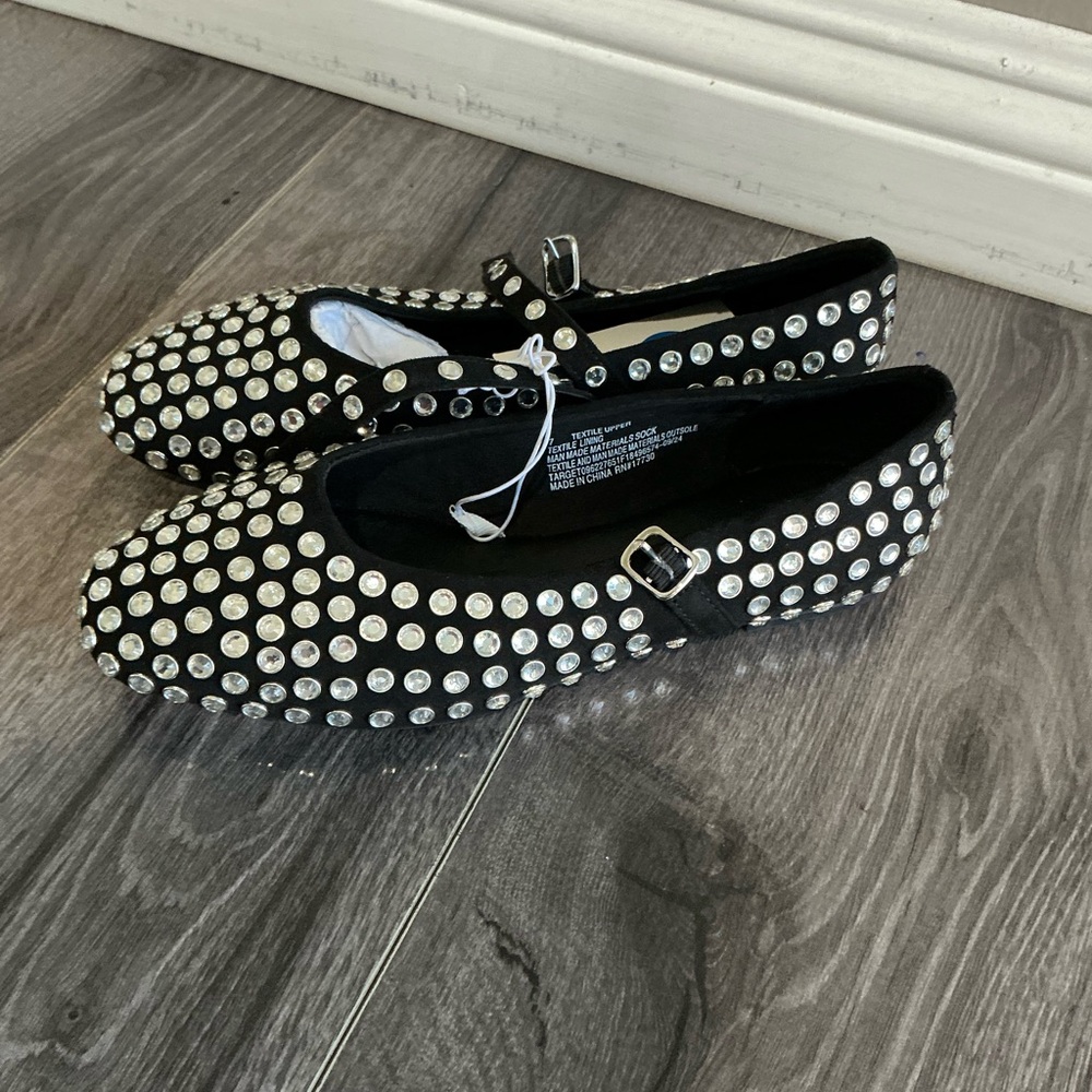 Women’s  Issa Rhinestone Ballet Flat. - Picture 14 of 16